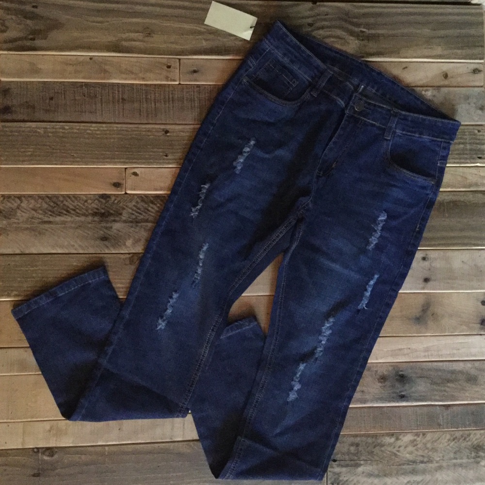 Women’s Distressed Straight Jeans